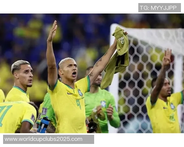 卡塞米罗的职业生涯回顾与未来展望：从巴西国脚到欧洲顶级中场的蜕变之路